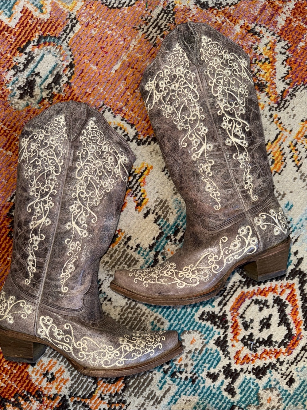 Corral floral embroidered cowgirl boots size 7